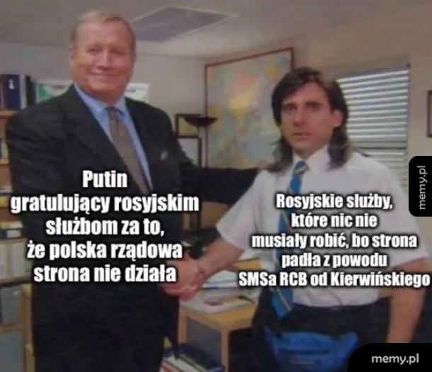 Mężczyźni w garniturach uścisną ręce, jeden z nich uśmiecha się.