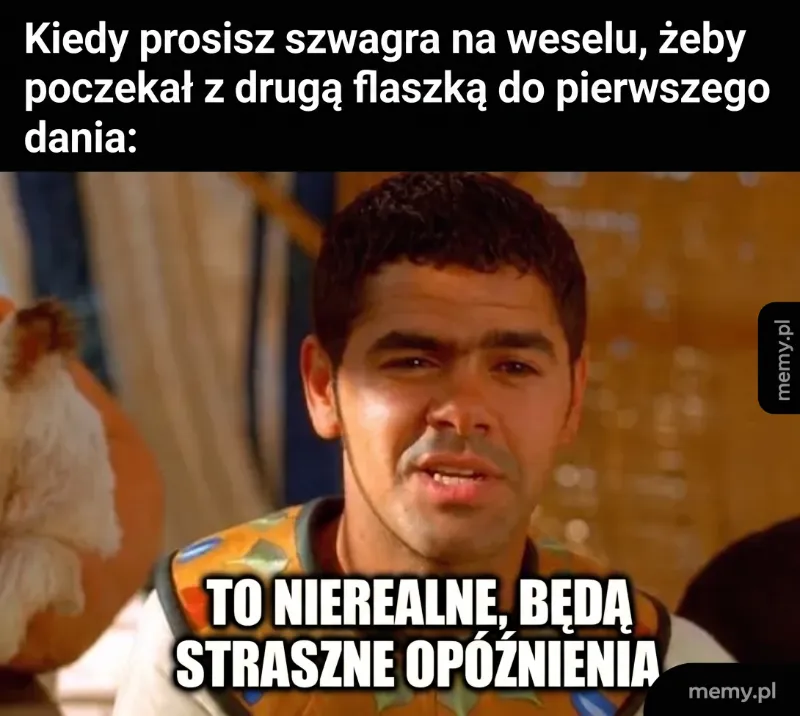 Mężczyzna z wyrazem zaskoczenia, w tle wesele.