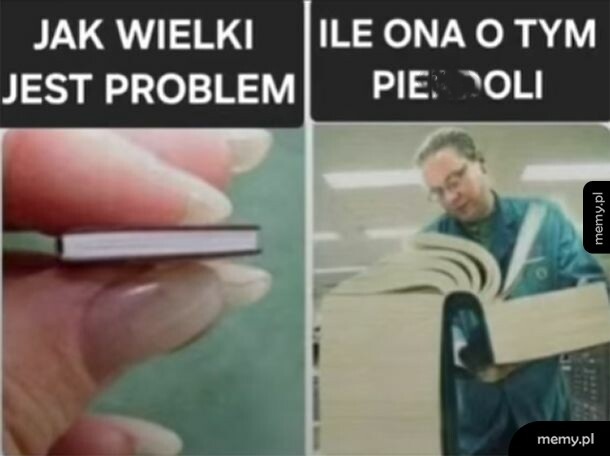 Porównanie małej książeczki trzymanej w palcach z wielką księgą.
